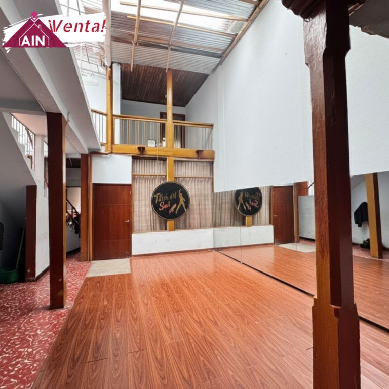 Casa antigua en venta, ideal para demoler y emprender de cero por su excelente ubicacion, calle 20 iglesia de la Panaderia