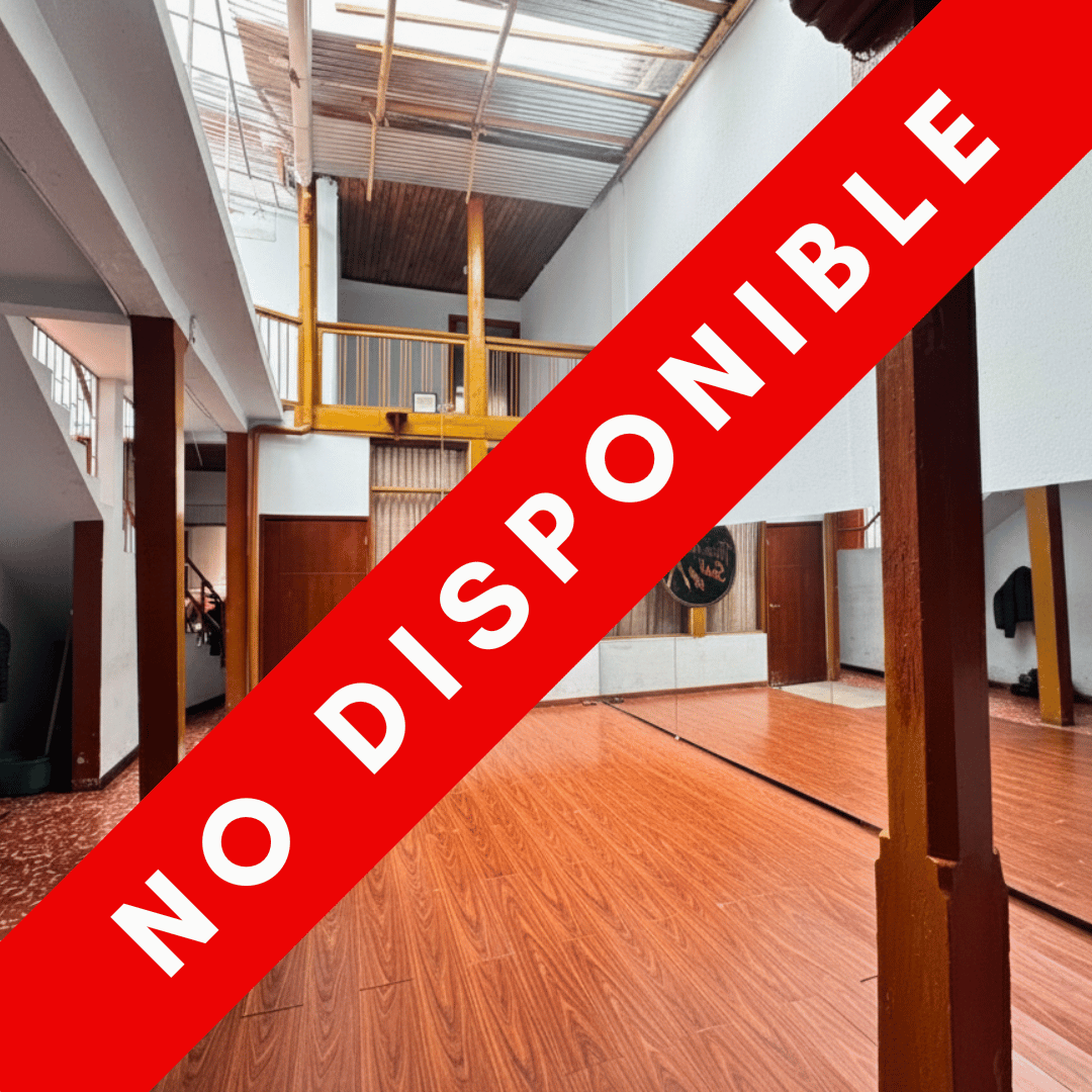 Casa antigua en venta, ideal para demoler y emprender de cero por su excelente ubicacion, calle 20 iglesia de la Panaderia